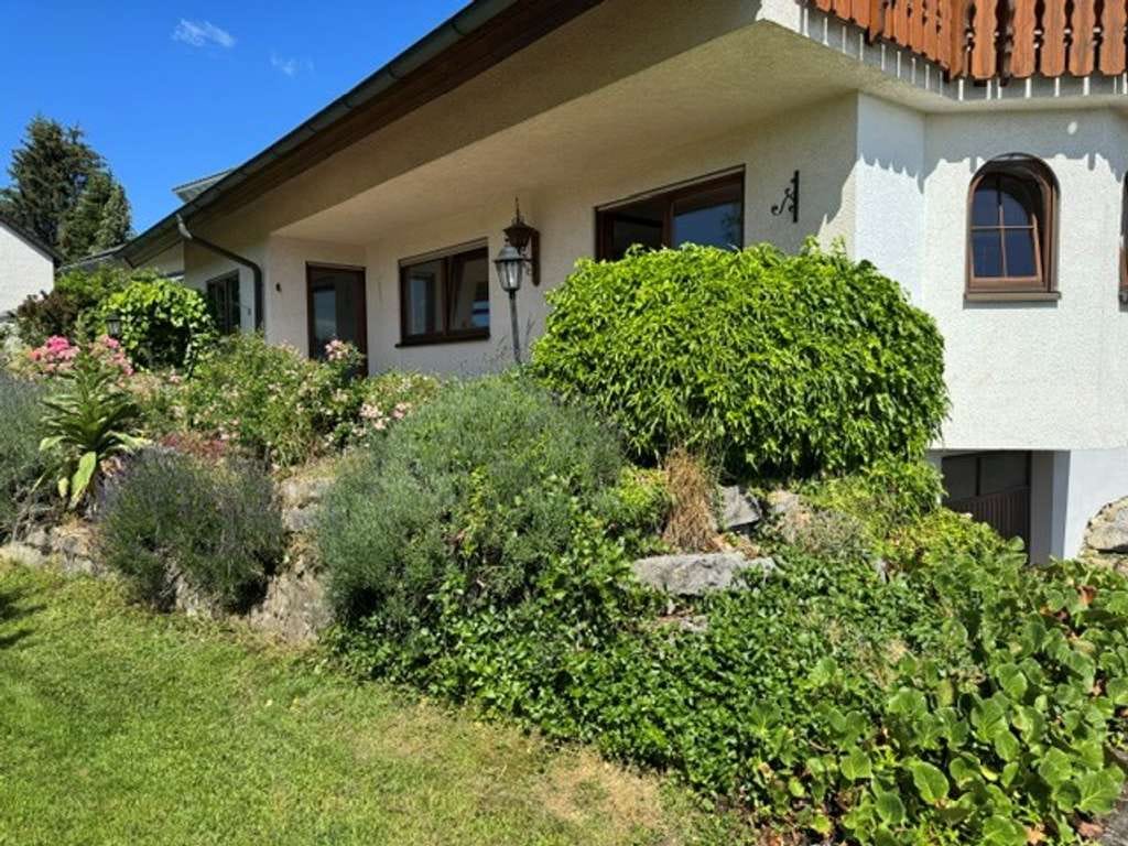Immobilie in Ofterdingen - 1-2-Familienhaus mit großem Grundstück in Ofterdingen - Bild 2