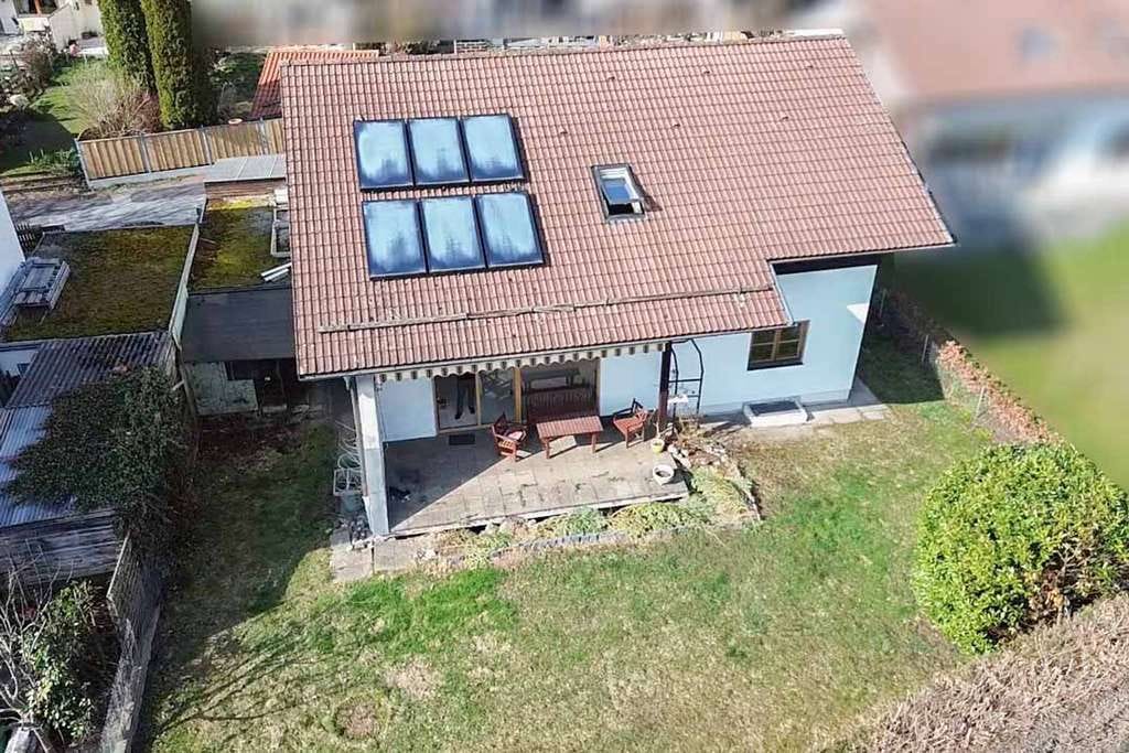 Immobilie in Kolbermoor - Sofort wohlfühlen: 7-Zi.-EFH mit Garten, Garage und Carportstellplatz in Kolbermoor - Bild 2