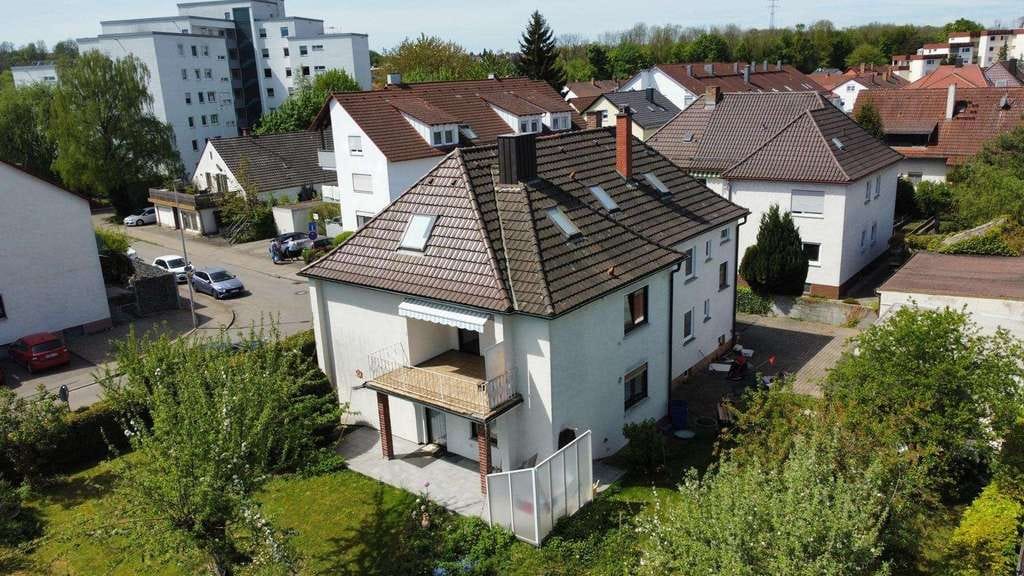 Immobilie in Senden - ++TOP LAGE SENDEN 5,72% Rendite++ 3 Fam.-Haus mit Potential, 3 Garagen und 850 m² Grund - Bild 1