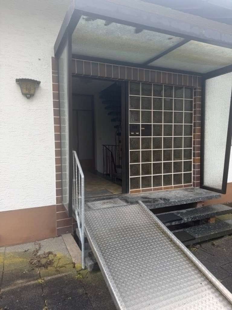 Immobilie in Eutingen im Gäu - Einfamilienhaus auf großzügigem Grundstück mit Baufenster in ruhiger Wohnlage von Rohrdorf  - Bild 1