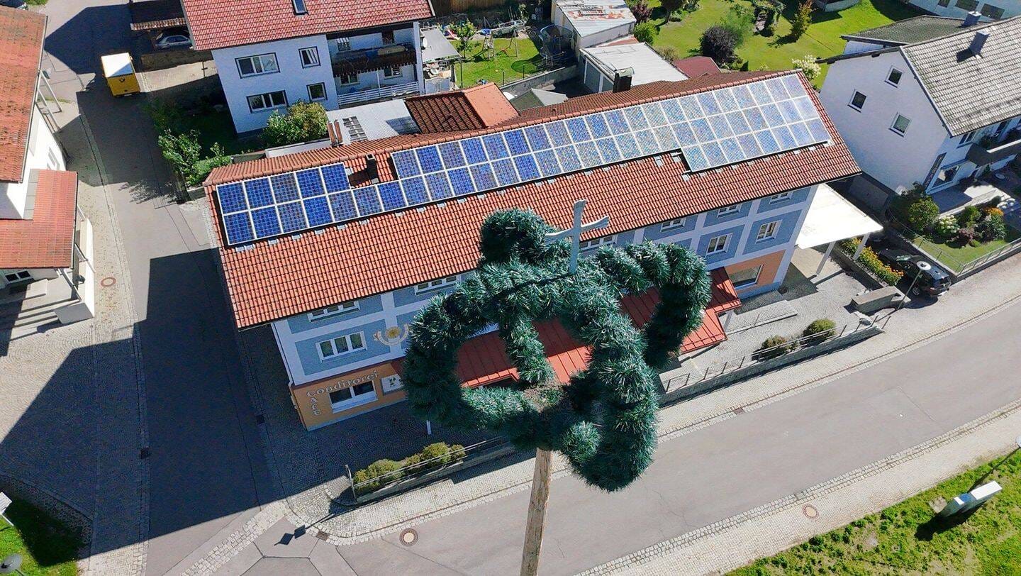 Immobilie in Böbrach - Ehemalige Bäckerei/Café  - jetzt Chance für moderne Wohnungen - Bild 1