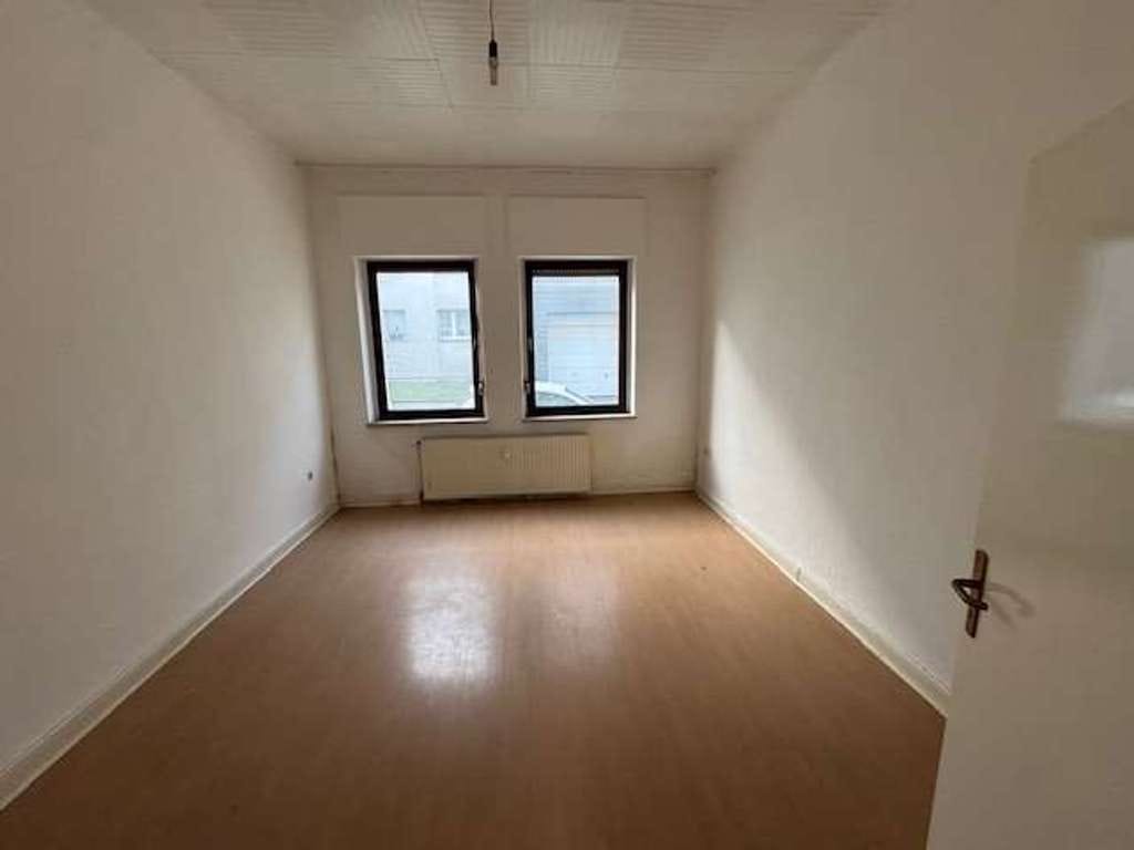 Immobilie in Mülheim an der Ruhr - Sanierungsbedürftiges 3-Familienhaus in zentraler Lage - komplett leer - Bild 2
