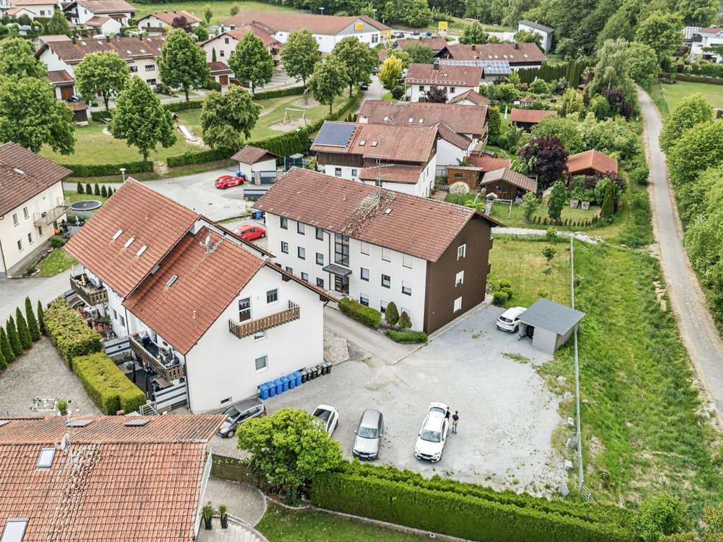 Immobilie in Schöllnach - Interessantes Investmentobjekt – modernisiertes Mehrfamilienhaus in Schöllnach - Bild 1