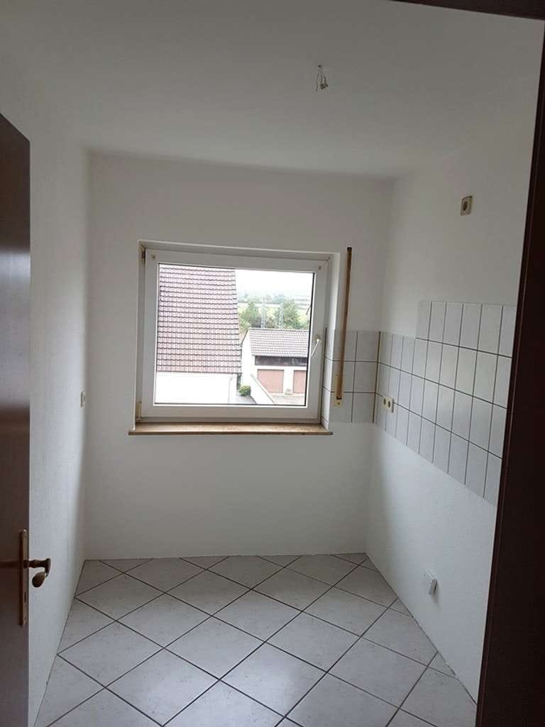 Immobilie in Ubstadt-Weiher - Schicke 2-Zimmer-Dachwohnung mit Tageslichtbadezimmer und Garage - Bild 3