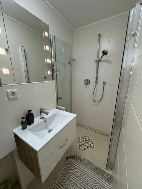Immobilie in Estenfeld - Moderne DHH mit Wärmepumpe, Kamin, Fußbodenheizung  und top Ausstattung - Bild 4