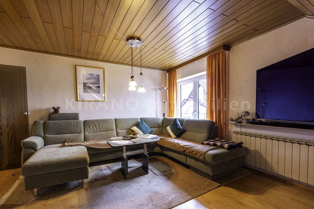 Immobilie in Glauburg - Energieeffizient saniertes Zweifamilienhaus mit Büro und gepflegtem Garten in Glauburg - Bild 2