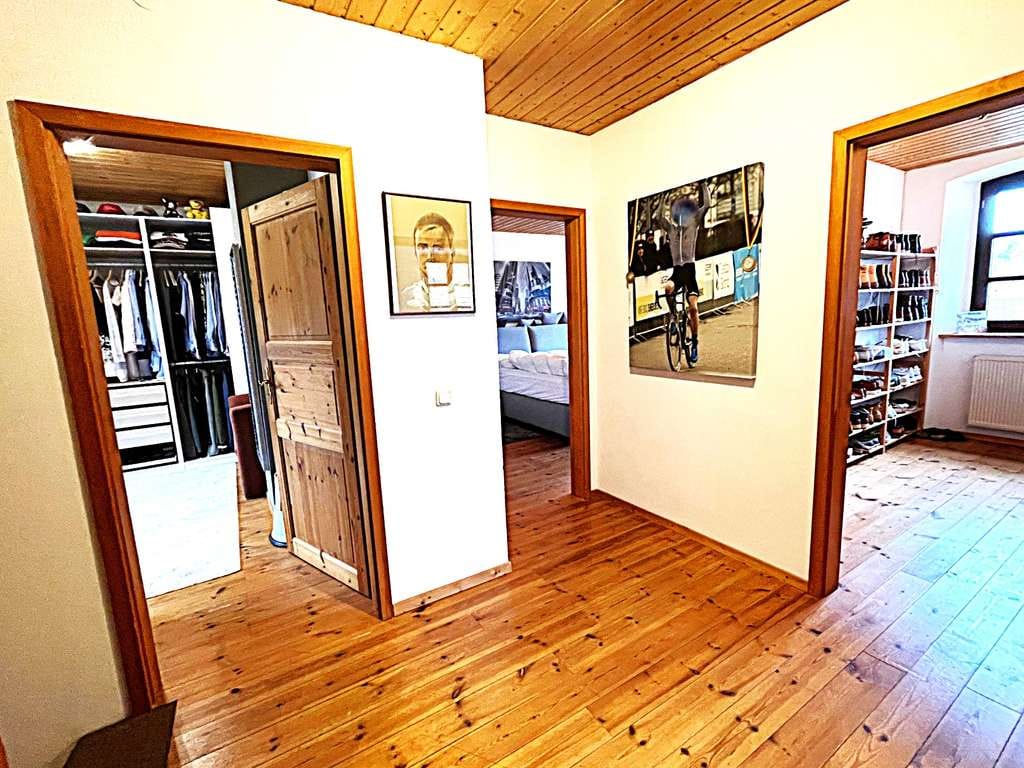 Immobilie in Üxheim - Wohnen Sie da, wo andere Urlaub machen
1 Haus und 1 Wohnung  mit Doppelgarage
stilvoll - gemütlich - Bild 4