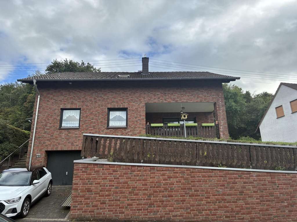 Immobilie in Niederfischbach - Ihr neues Zuhause in Niederfischbach - 
Verklinkertes Einfamilienhaus mit Garage - Bild 1
