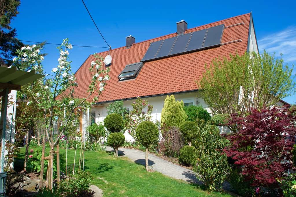 Immobilie in Langerringen - Kernsaniertes Einfamilienhaus mit wunderschönem Garten in Langerringen - Bild 3