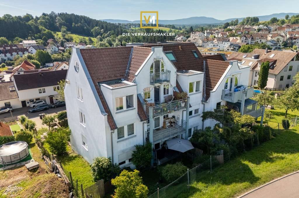 Immobilie in Albershausen - Maisonette-Eigentumswohnung mit Galerie, Carrara-Marmor und Weitblick - Bild 0