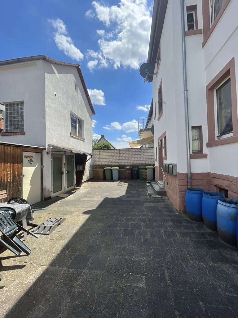 Immobilie in Langenselbold - ***Mehrfamilienhaus mit Baupotenzial*** - Bild 1
