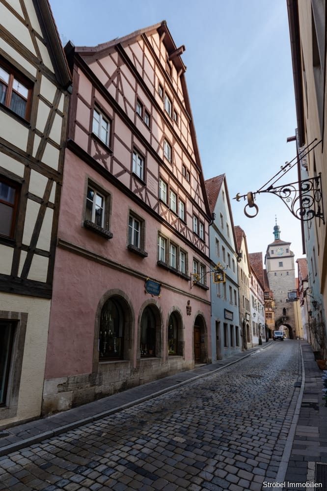 Immobilie in Rothenburg ob der Tauber - großzügiges Wohn- und Geschäftshaus in der Rothenburger Altstadt zu verkaufen - Bild 0