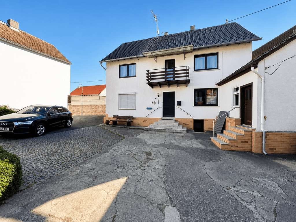 Immobilie in Büdingen - Anwesen mit Scheune, Werkstatt, Carport und großem Grundstück – Wohnen, Arbeiten und Entwickeln - Bild 1