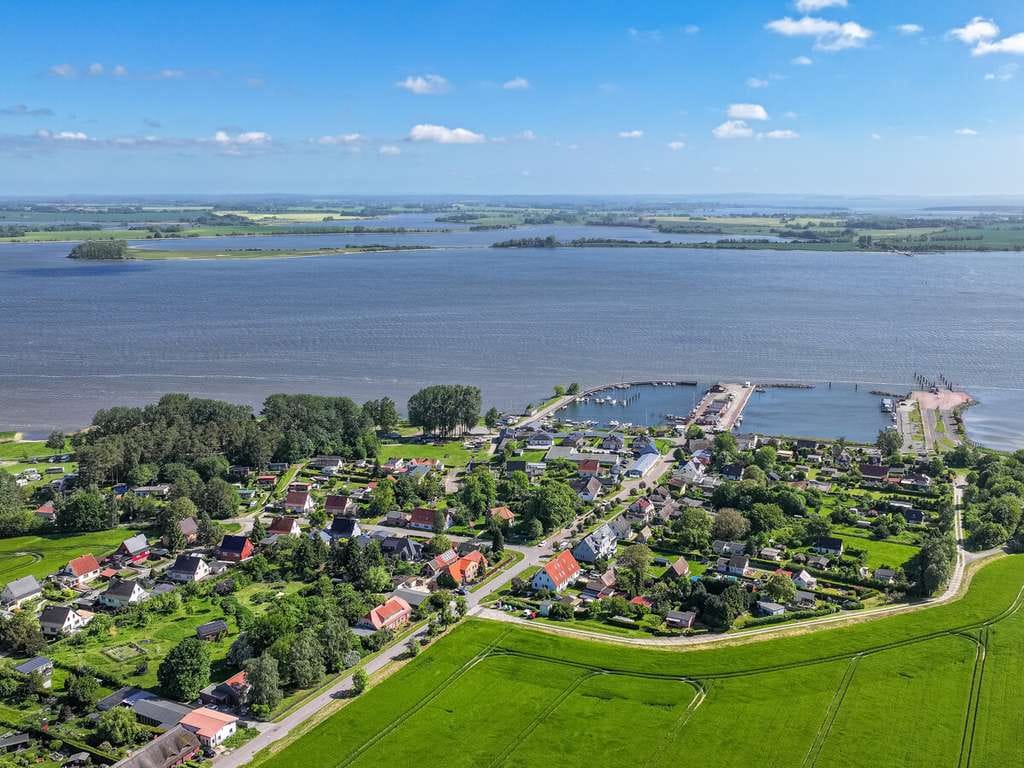 Immobilie in Sundhagen - Reetdach-Ferienhaus in Stahlbrode // 183 m bis zum Wasser // Garten, Terrasse & Stellplatz - Bild 3