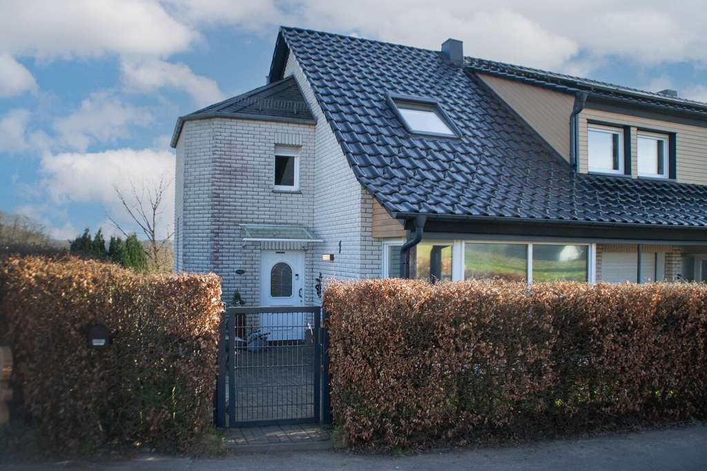 Immobilie in Hückeswagen - wunderschön gelegenes Mehrfamilienhaus mit vielen Nutzungsmöglichkeiten in Hückeswagen/ Schückhausen - Bild 1