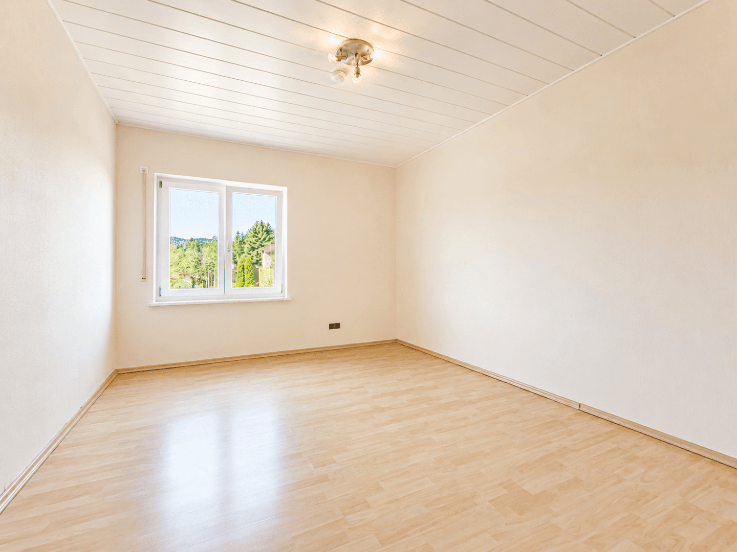 Immobilie in Tiefenbach - Viel Platz für Familienleben - Ein Zuhause mit großem Garten in ruhiger Lage von Tiefenbach - Bild 3