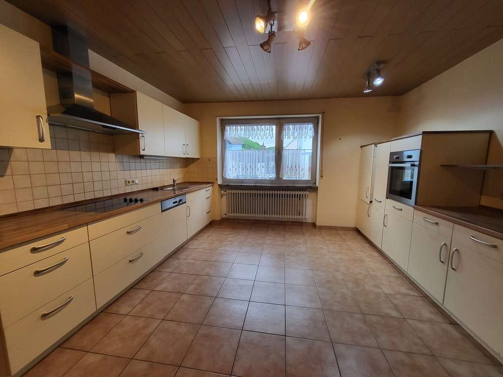 Immobilie in Contwig - Ein- bis Zweifamilienhaus mit großem Potenzial und sonnigem Garten - Bild 4