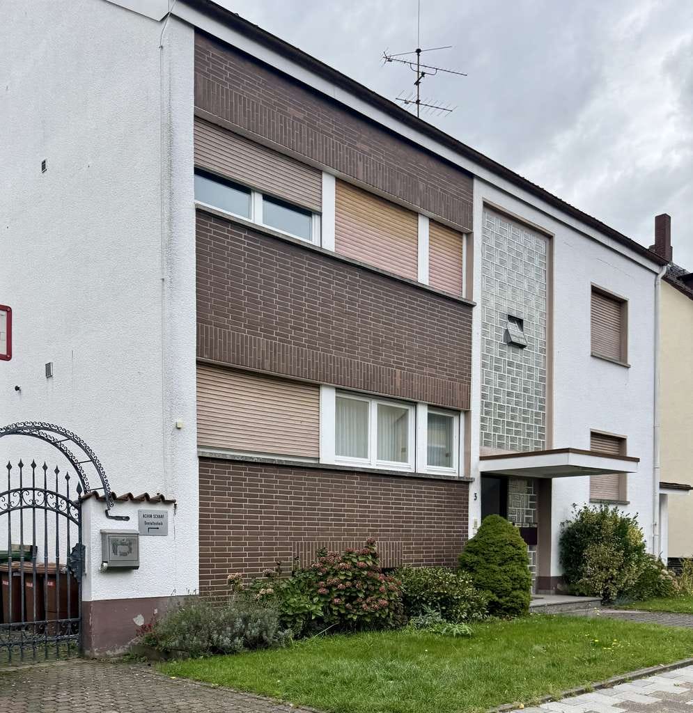 Immobilie in Heusenstamm - Viel Raum für Ihre Visionen: 3 Wohneinheiten plus Nebengebäude und großem Garten - Bild 0