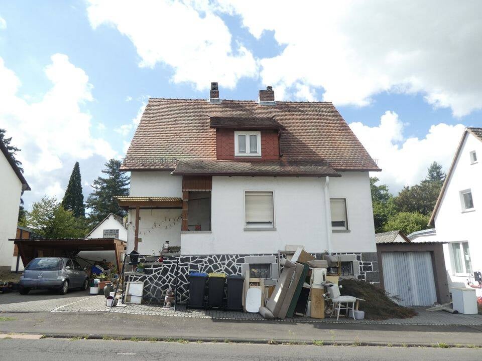 Immobilie in Ebsdorfergrund - Einfamilienhaus auf großzügigem Grundstück in direkter Nähe zum Schloßpark! - Bild 0