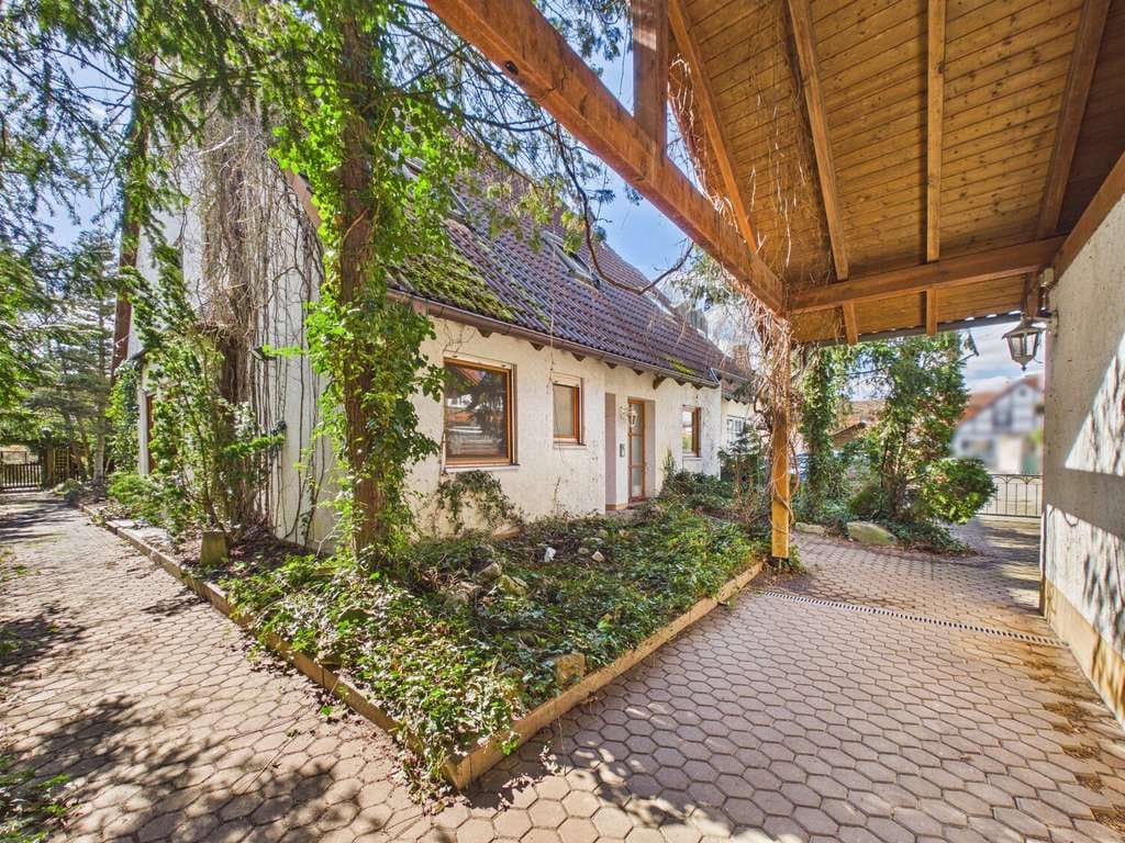 Immobilie in Schwanstetten - Großes barrierefreies Familienhaus mit Aufzug & Wintergarten – renovierungsbedürftig mit Potenzial! - Bild 1