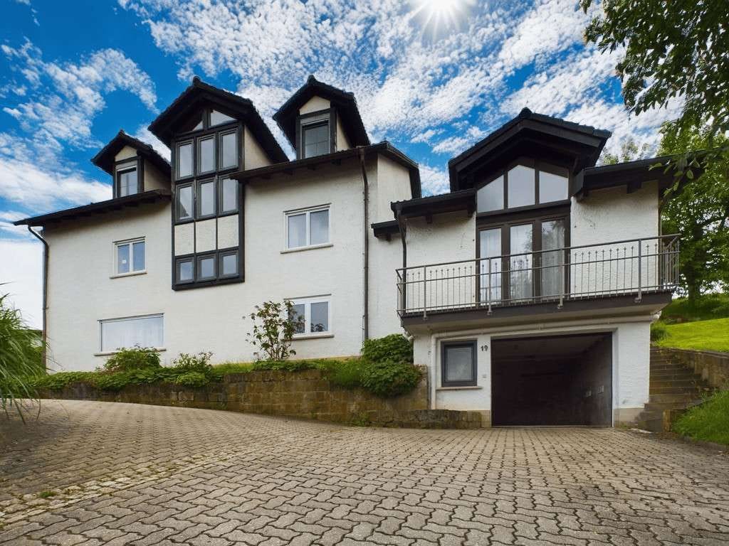Immobilie in Rentweinsdorf - Großzügiges Einfamilienhaus mit Charme - Bild 1