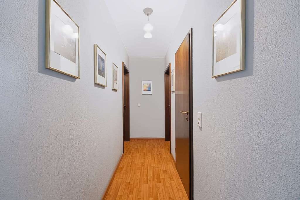 Immobilie in Altlandsberg - Exclusives Einfamilienhaus in begehrter Grünlage, Keller, Kamin, Sauna und Traumgarten - Bild 4