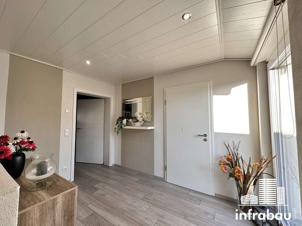 Immobilie in Fischach - Großzügige 3-ZKB mit Dachterrasse und Pool, inklusive moderner Küche! - Bild 3