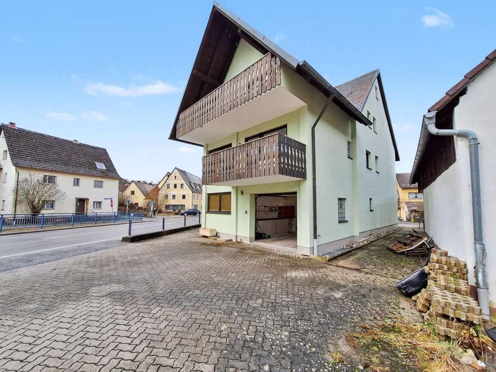Immobilie in Weigendorf - Renovierungsbedürftiges Zweifamilienhaus mit Einliegerwohnung, Garten und 2 Stellplätzen - Bild 1
