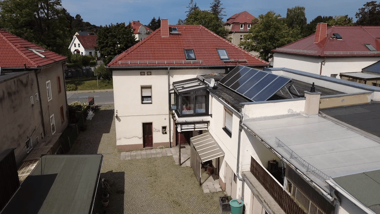 Immobilie in Bischofswerda - Städtisches Wohnen mit Mieteinnahmen! - 3 Parteien Wohnhaus in Bischofswerda! - Bild 1