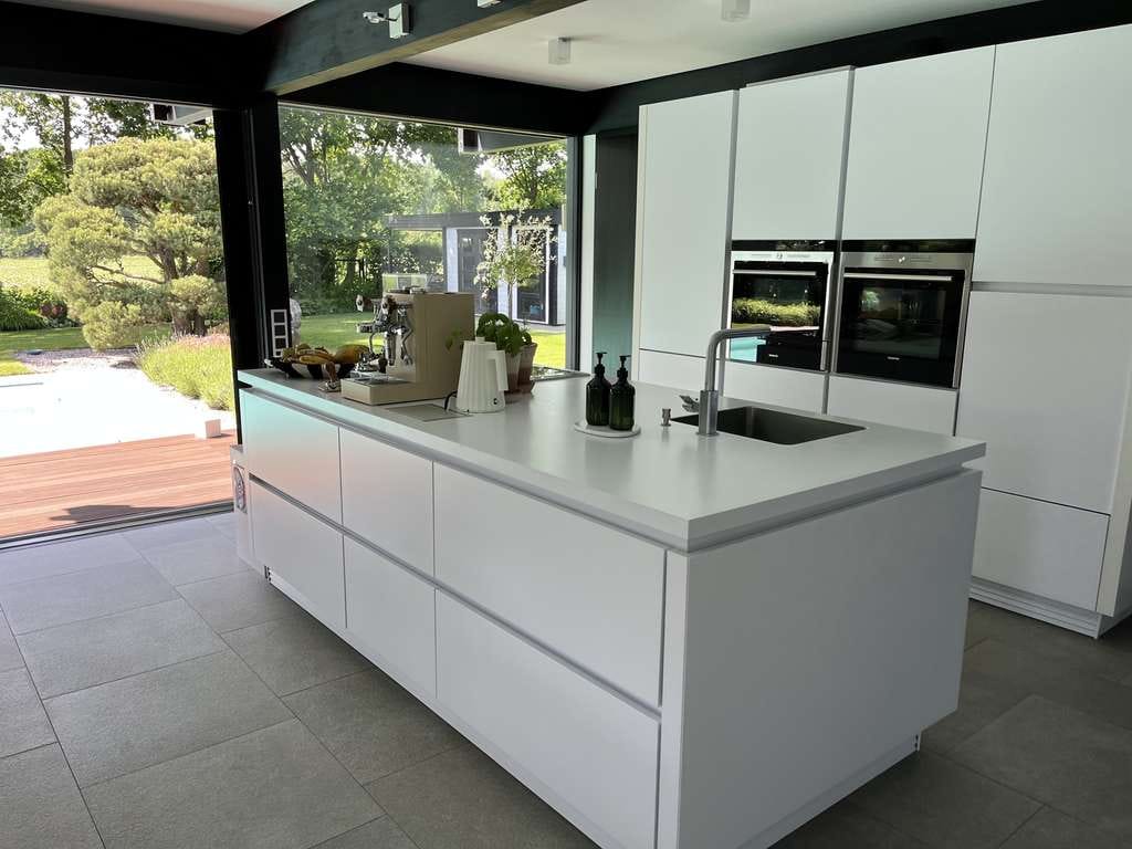 Immobilie in Bokensdorf - "Design trifft Natur: Ihr Traumhaus mit Pool" - Bild 4