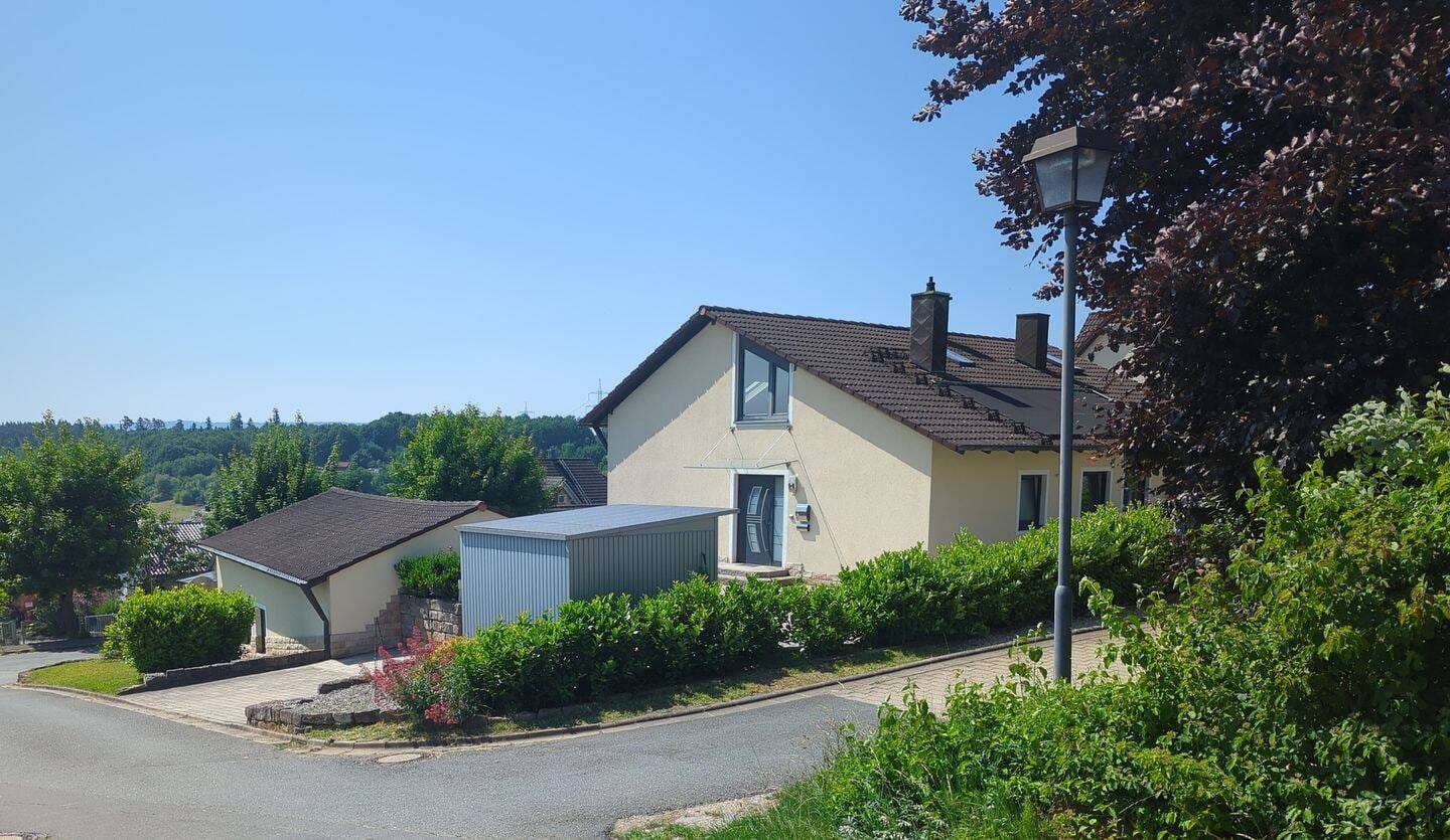 Immobilie in Weilersbach - Zweifamilienhaus mit Pool, LKW-Garage und Franken-Panorama - Bild 3
