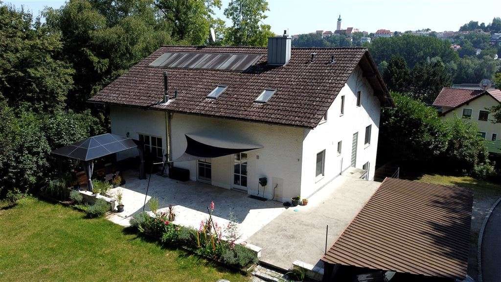 Immobilie in Landau an der Isar - Für Kapitalanleger und Eigennutzer!! 3-Parteienhaus in traumhafter Höhenlage von Landau a.d. Isar - Bild 0