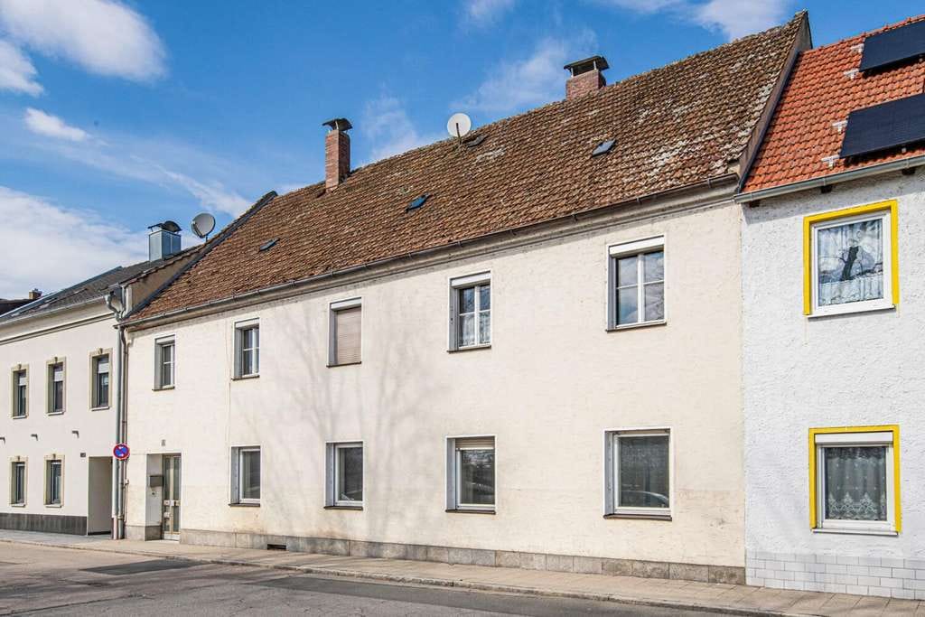 Immobilie in Cham - Großzügiges Zweifamilienhaus mit verborgenem Garten in der Innenstadt von Cham - Bild 4