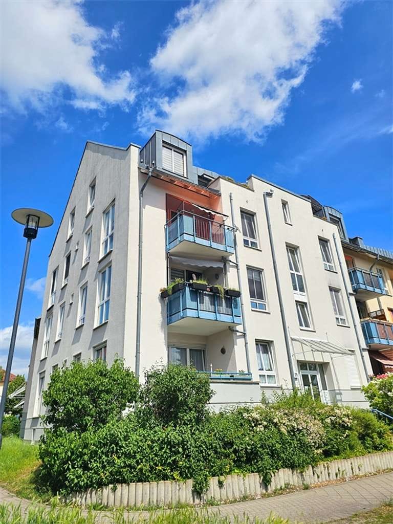 Immobilie in Hennigsdorf - Henningsdorf - Gut vermietete 3 Zi-Wohnung mit Süd-West-Loggia und Tiefgaragenstellplatz - Bild 1