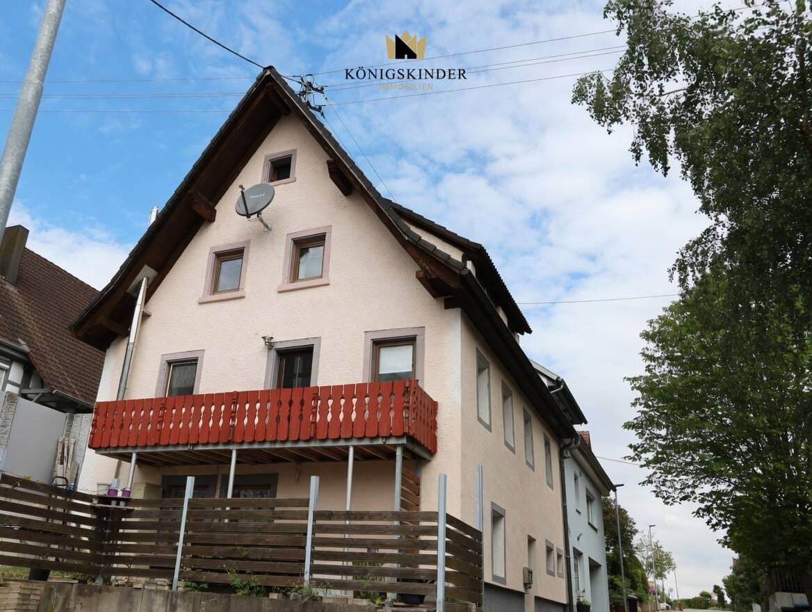 Immobilie in Eutingen im Gäu - Perfekt für den geschickten Handwerker. Renovierungsbedürftiges Haus mit großer Terrasse - Bild 0