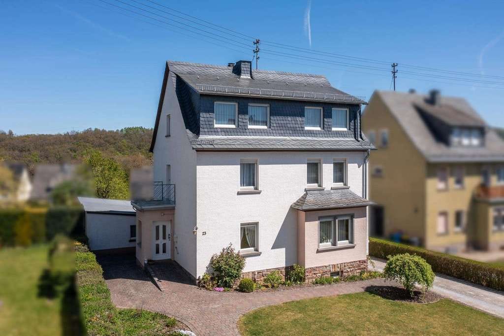Immobilie in Rheinböllen - Großzügiges Ein- bis Zweifamilienhaus auf beeindruckendem Grundstück mit Garage - Bild 2