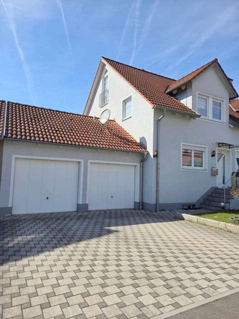 Immobilie in Teublitz - Sofort einziehen! Helles, gepflegtes  Raumwunder mit Einliegerwohnung, Doppelgarage, in toller Lage! - Bild 3