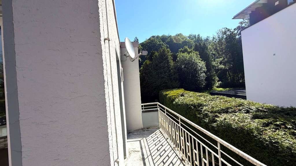 Immobilie in Immenstadt im Allgäu - Großzügiges Eigenheim angebaut an ein Wohn- und Geschäftshaus - Bild 2