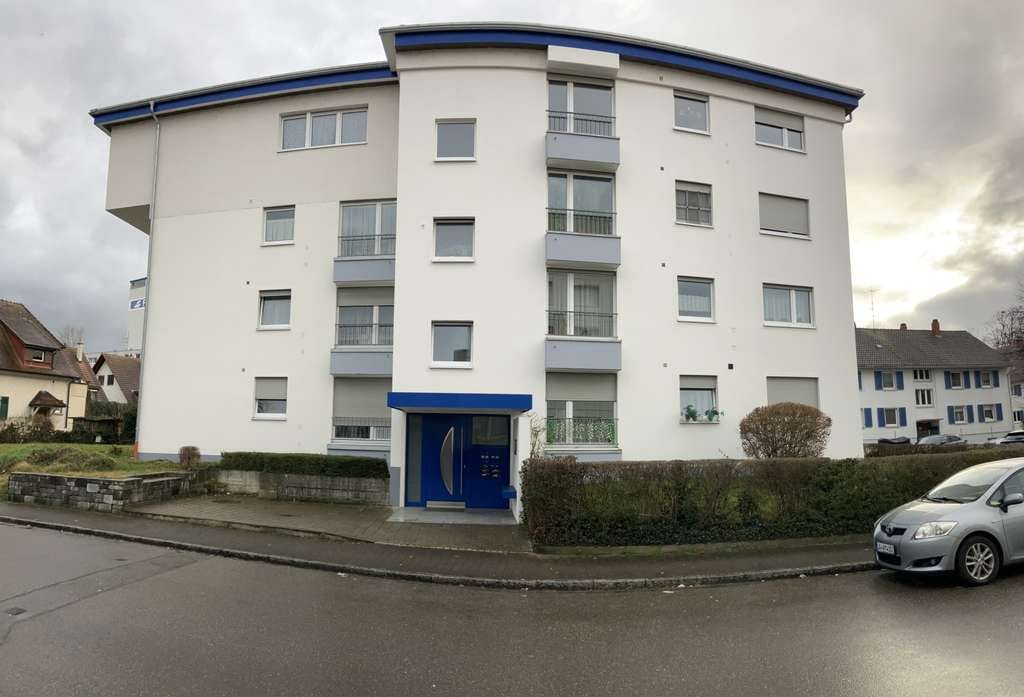 Immobilie in Weil am Rhein - Helle und freundliche 4,5-Zimmer Wohnung mit Balkon im 3. OG in Weil am Rhein, sanierungsbedürftig - Bild 0