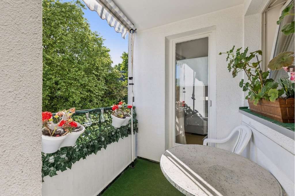Immobilie in Schwalbach - 2-Zimmer-Eigentumswohnung mit Balkon und klassischem Schnitt - Bild 2