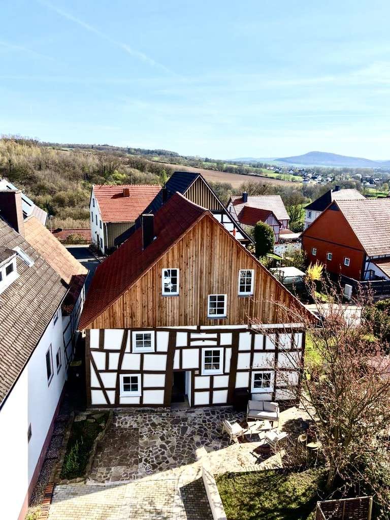 Immobilie in Trendelburg - Kernsaniertes 300j. Fachwerk - direkt an der  Trendelburg !  - Bild 3
