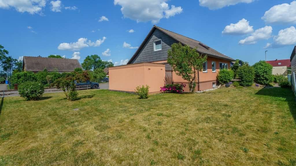 Immobilie in Mühlhausen-Ehingen - Charmantes Einfamilienhaus mit großem Garten in Mühlhausen-Ehingen
 - Bild 2