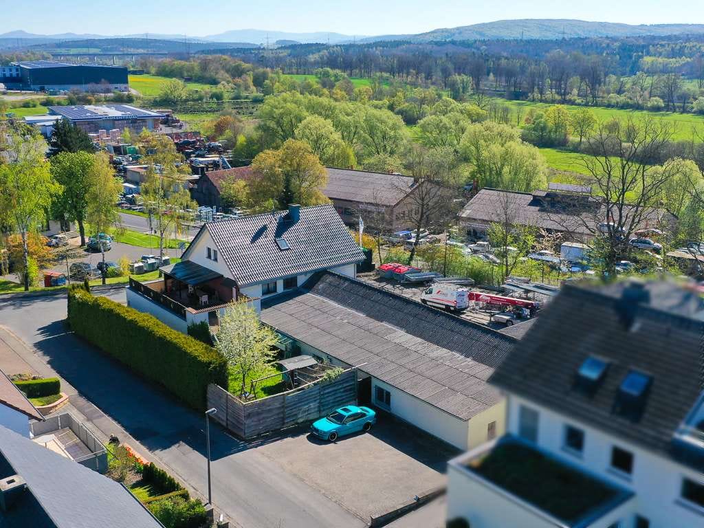 Immobilie in Neuhof - Attraktives Wohnhaus mit vermieteter Gewerbefläche – komfortables Wohnen und sichere Rendite in eine - Bild 2