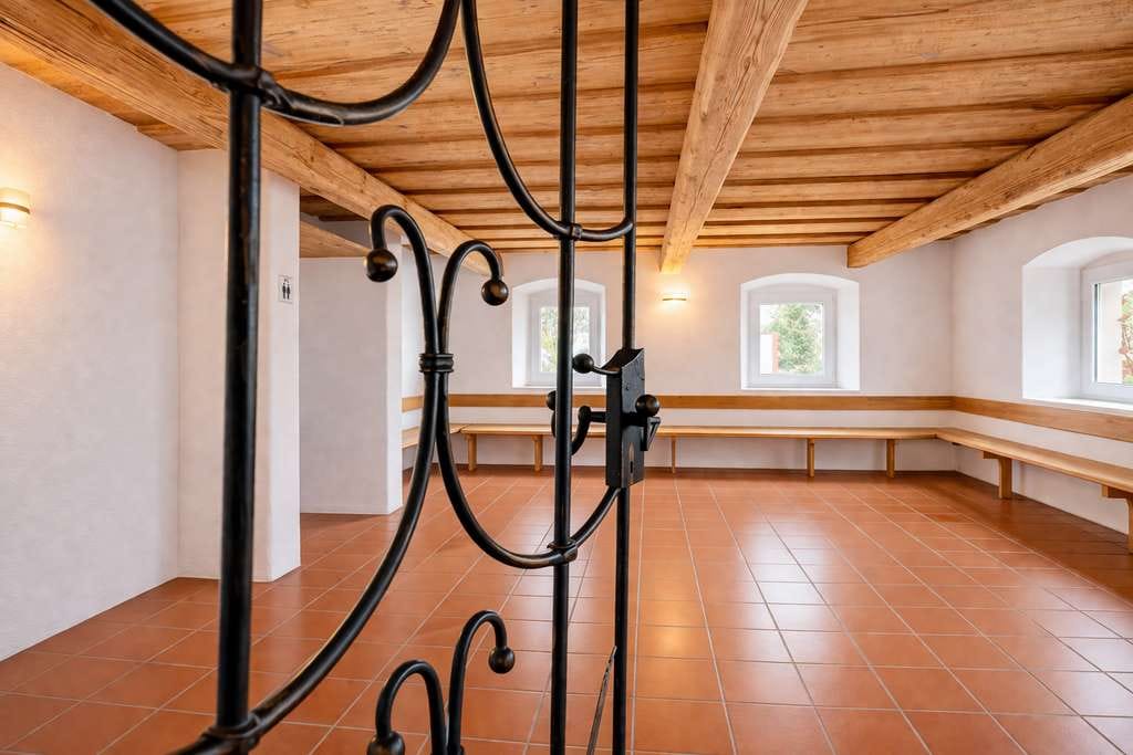 Immobilie in Fürstenstein - Entwicklungspotenzial mit Charme auf 1.435m² Grund + PV-Anlage und neuer Heizung - Bild 2