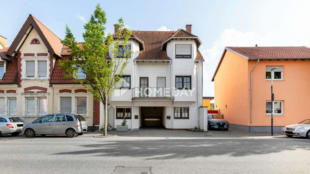Immobilie in Neulußheim - Mehr Zuhause auf allen Ebenen – DHH mit Loggia, Balkon und wohligem Kaminofen - Bild 0