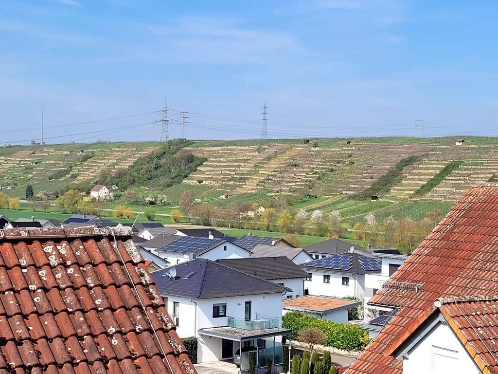 Immobilie in Kirchheim am Neckar - Traumhafte Maisonette 79 qm, großer Loggia-Balkon, toller Blick - Bild 3