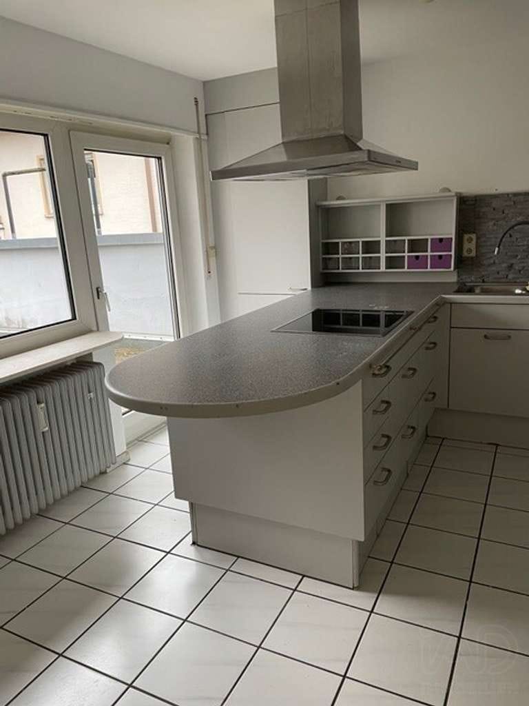 Immobilie in Hochspeyer - Mehrfamilienhaus mit zwei Wohnungen und zwei Gewerbeeinheiten - Bild 0