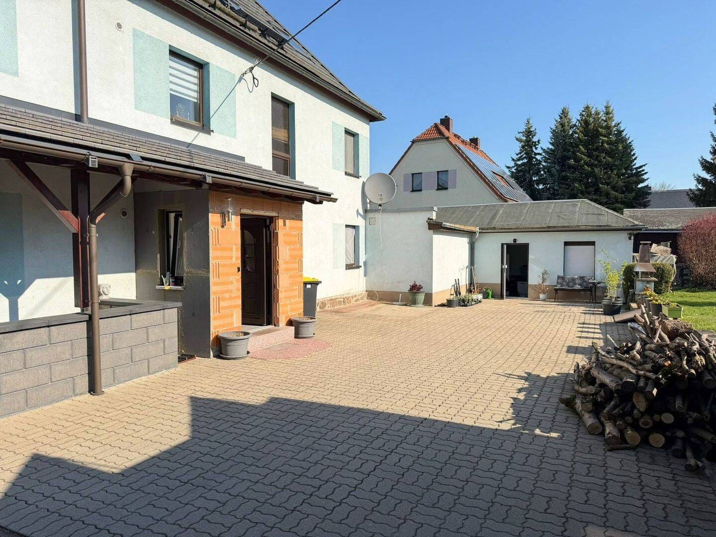 Immobilie in Lichtenberg/Erzgebirge - Großzügiges Wohnhaus mit Ausbaureserve, Nebengebäude und großem Grundstück - Bild 1