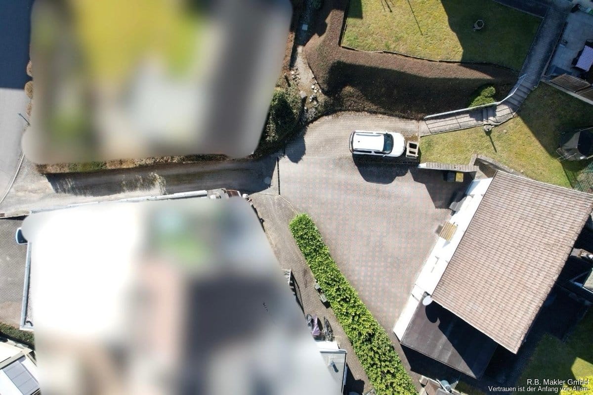 Immobilie in Plettenberg - R.B. Makler: Einfamilienhaus mit Charme und großem Grundstück! Viel Potenzial in ruhiger Lage! - Bild 2