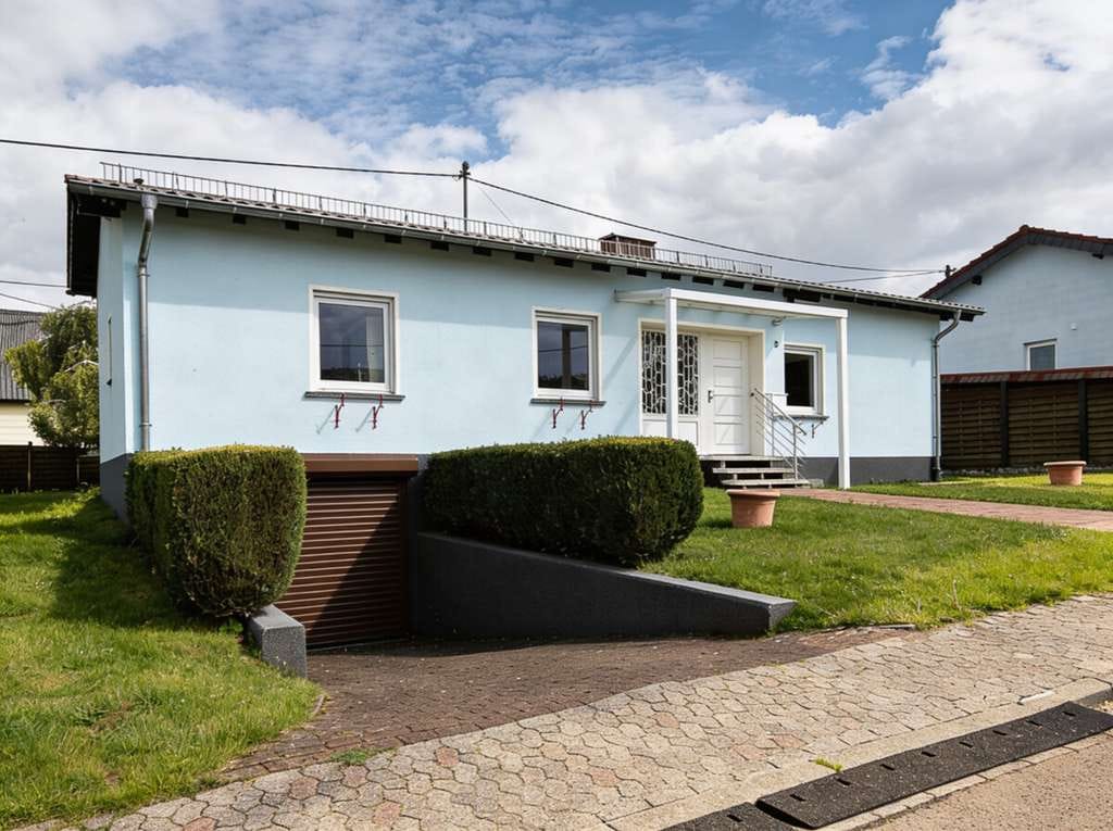 Immobilie in Freisen - Gepflegtes Einfamilienhaus mit Wintergarten und Solaranlage in Freisen - Bild 0